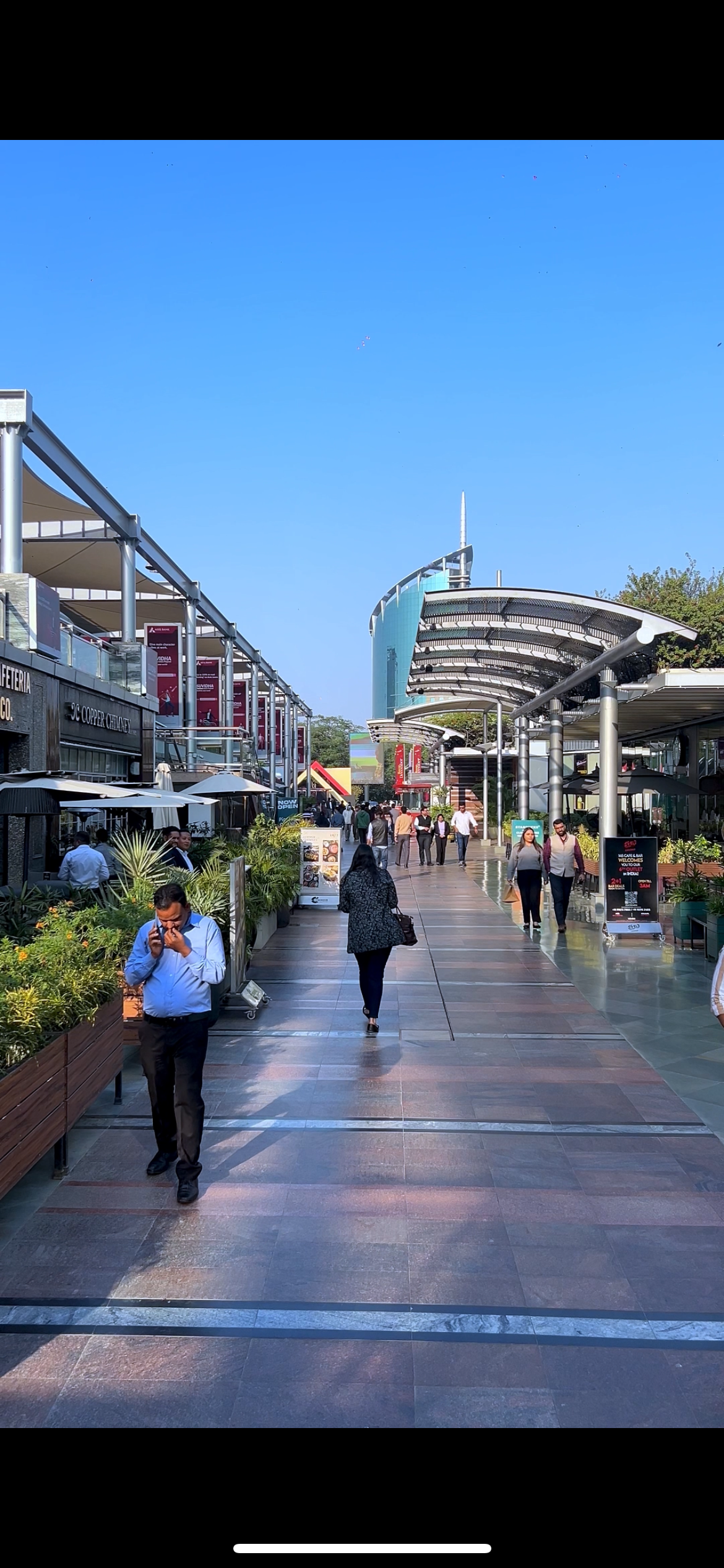 Why Is Cyber Hub Gurgaon Famous ?